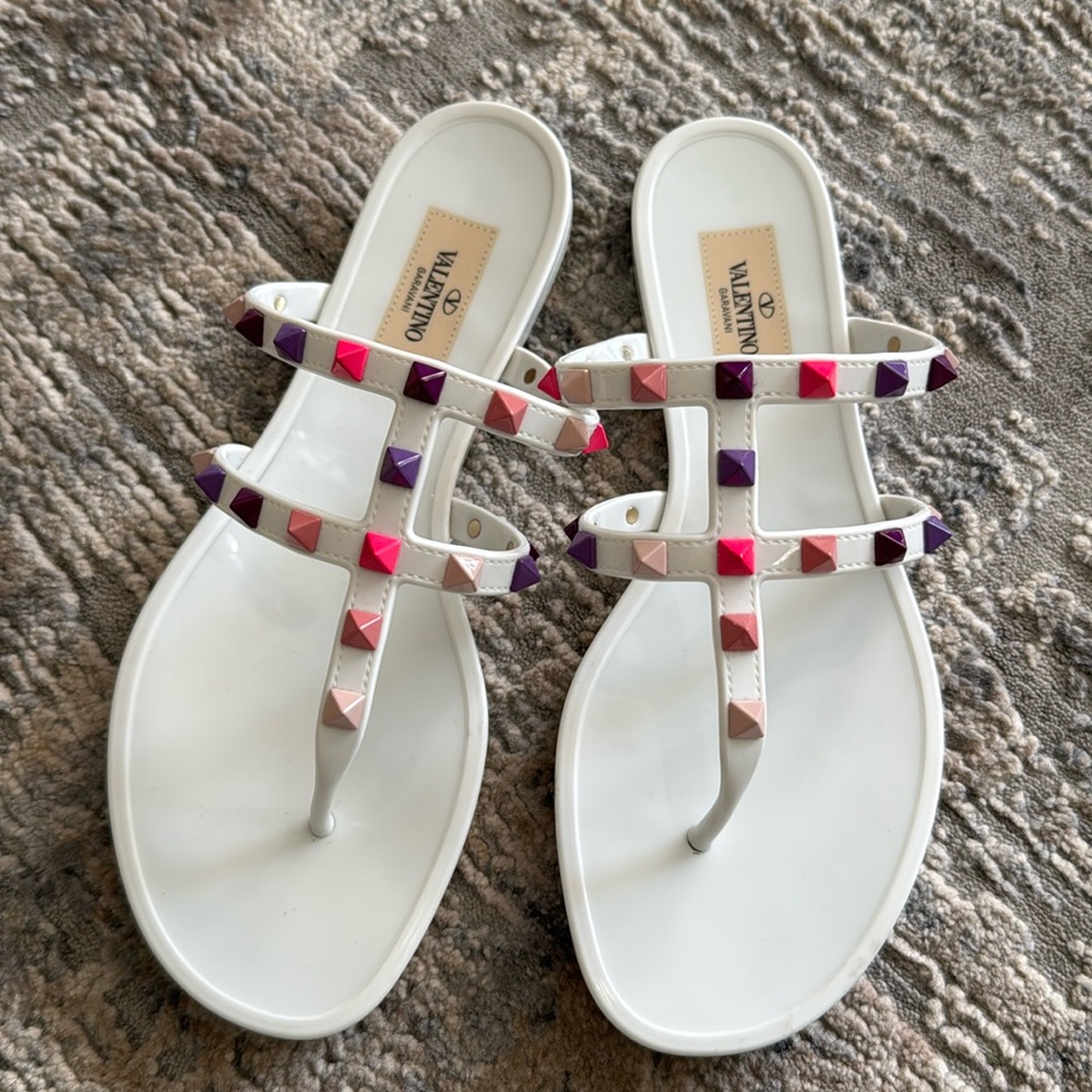 Rockstud Accents Rubber Flip Flops